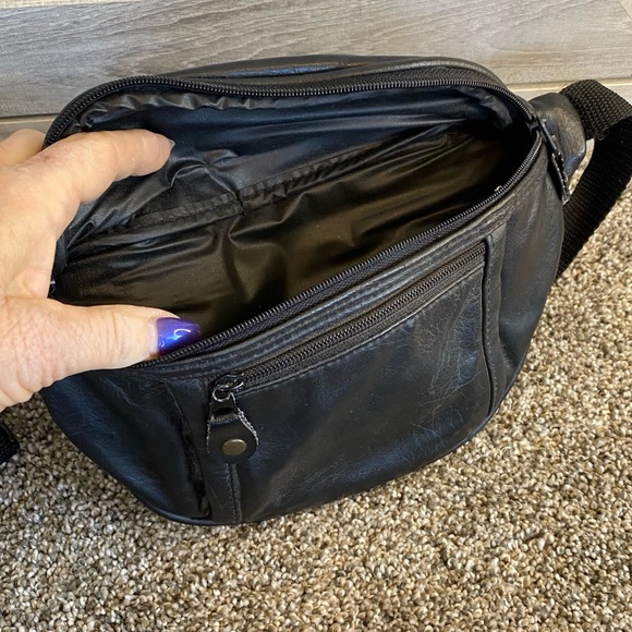 Ladies PVC Faux Leather Waistpack Fannypack Belt Bag - Picture 6 of 8